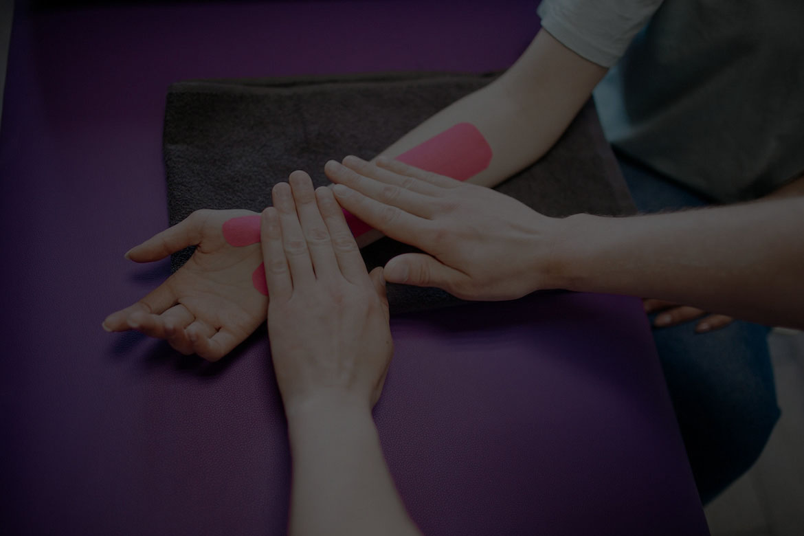 Don't Ignore The Signs: When It’s Time To See An Atlanta Hand Specialist About Your Pain